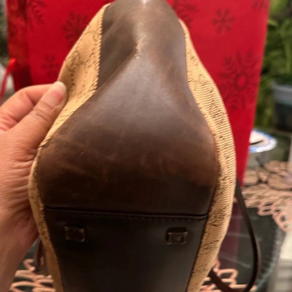 Gucci Signature Tan and Brown Messenger Bag - Picture 13 of 15